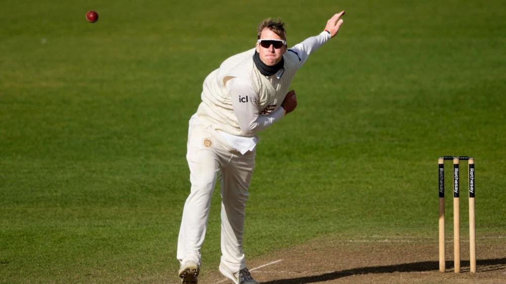 Simon Harmer shines in opening round of English County Championship