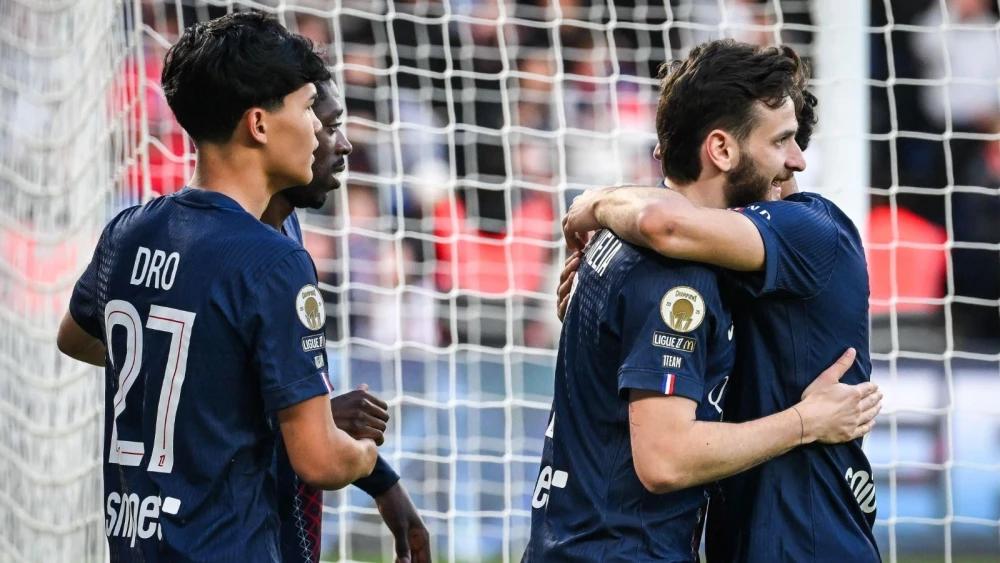 Kvaratskhelia brace extends PSG's Ligue 1 lead as Nantes relegation crisis deepens