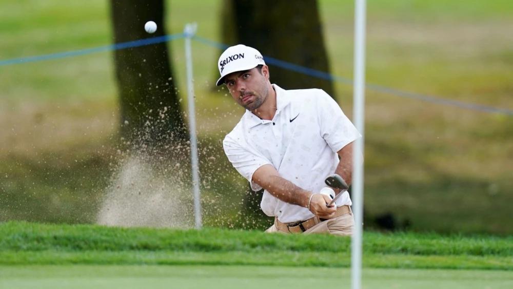 Alejandro del Rey fires 61 to lead Volvo China Open as teenager Zhou shines