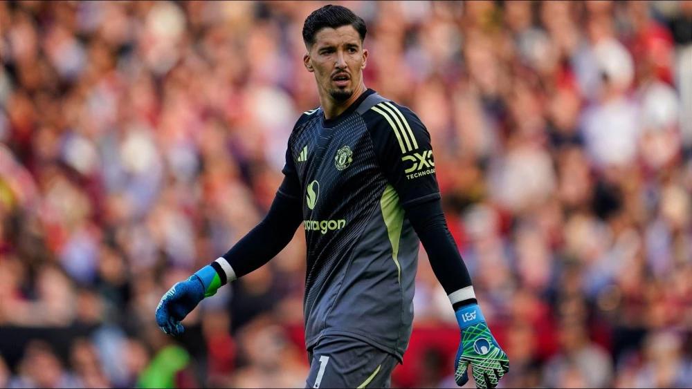 Under-pressure Man Utd goalkeeper Altay Bayindir eager to prove himself