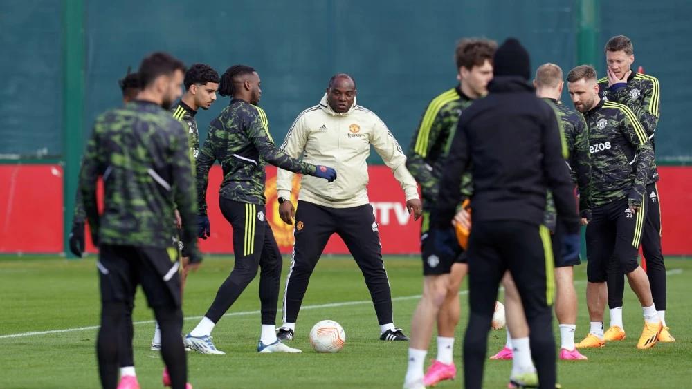 Benni McCarthy open to offers after Manchester United exit