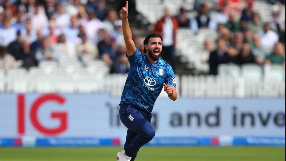 Saqib Mahmood ruled out of New Zealand tour with knee injury