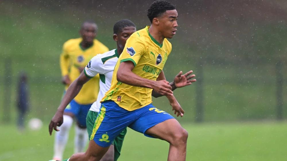 Talented teenage left-back Thato Sibiya promoted to Mamelodi Sundowns first team