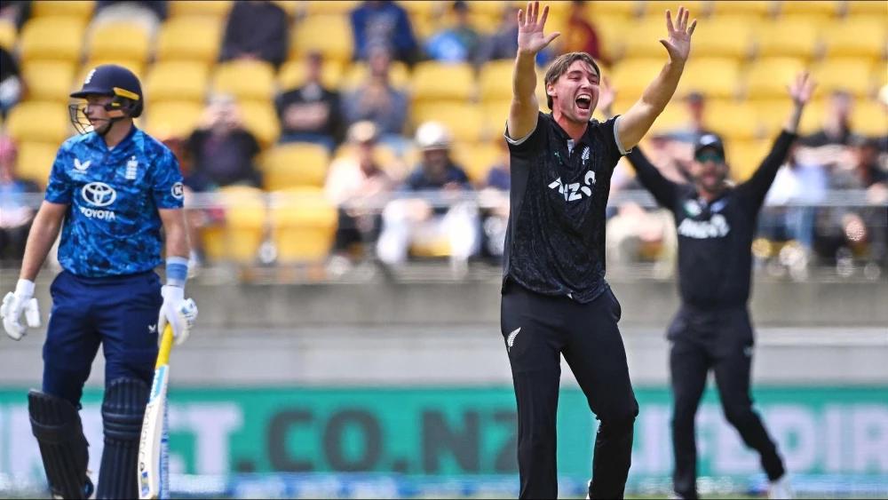 New Zealand edge England to seal ODI whitewash in Wellington